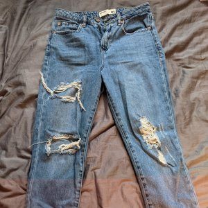 Garage size 5 ripped mom jean
